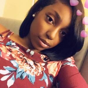 Meet your Posher, Mia